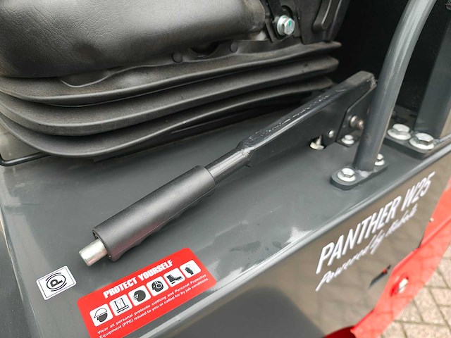 Minishovel - 2026 - pantherw25 advanced met kubota 4 cyl - afbeelding 15 van  52