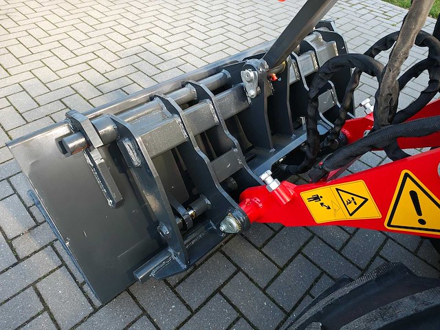Minishovel - 2026 - pantherw25 advanced met kubota 4 cyl - afbeelding 27 van  52