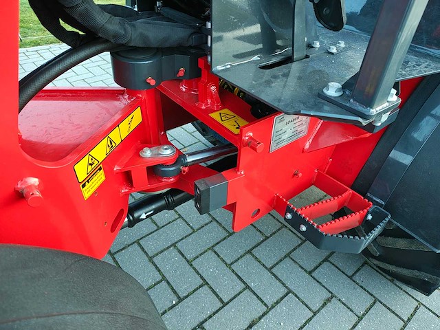 Minishovel - 2026 - pantherw25 advanced met kubota 4 cyl - afbeelding 32 van  52