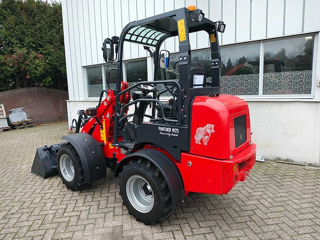 Minishovel - 2026 - pantherw25 advanced met kubota 4 cyl - afbeelding 23 van  52