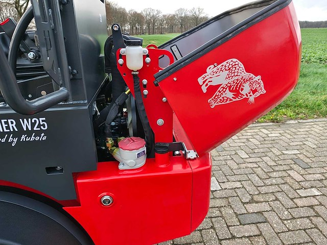 Minishovel - 2026 - pantherw25 advanced met kubota 4 cyl - afbeelding 35 van  52