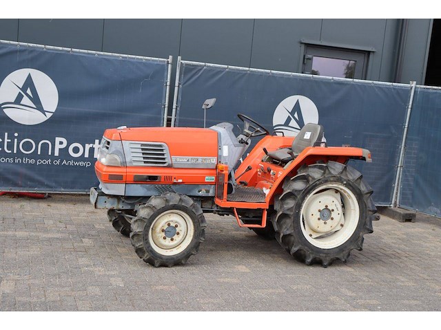 Minitractor kubota gl260 diesel 26pk - afbeelding 1 van  1