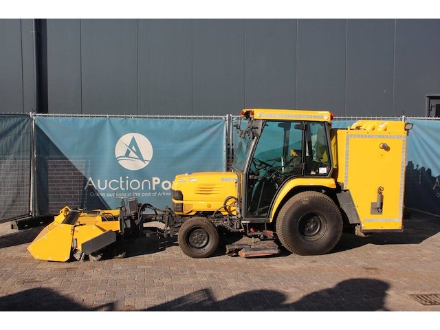 Minitractor kubota stv40 diesel 2006 met veegborstel - afbeelding 1 van  1