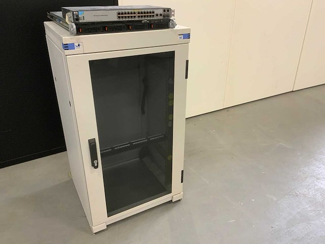 Minkels varicon serverkast, switch en server - afbeelding 1 van  7