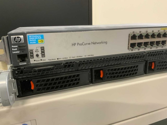 Minkels varicon serverkast, switch en server - afbeelding 4 van  7