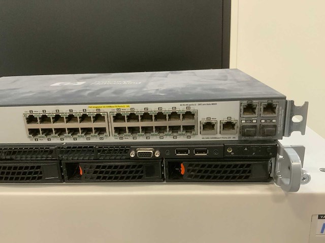 Minkels varicon serverkast, switch en server - afbeelding 5 van  7