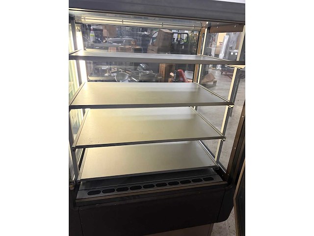 Minks marynen - gebaksvitrine - afbeelding 5 van  6