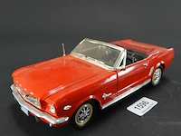 Mira solido1964 1/2 ford mustang convertible