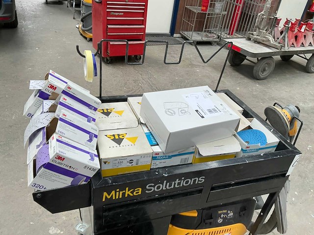 Mirka schuurkar met stofzuiger en schuurmachine - afbeelding 3 van  9