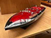 Miss canada speedboot
