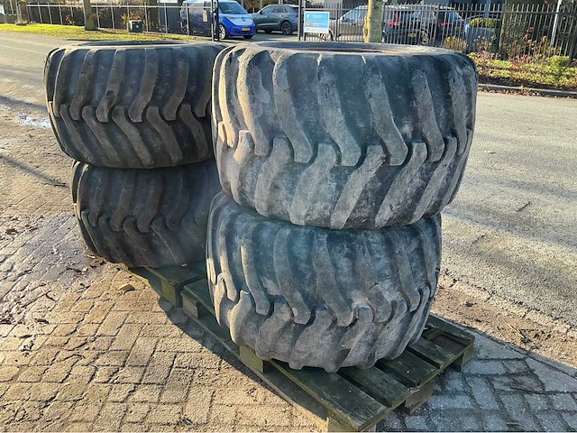 Mitas traction tr-12 excavator band en velg (4x) - afbeelding 2 van  9