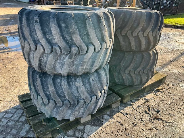 Mitas traction tr-12 excavator band en velg (4x) - afbeelding 3 van  9