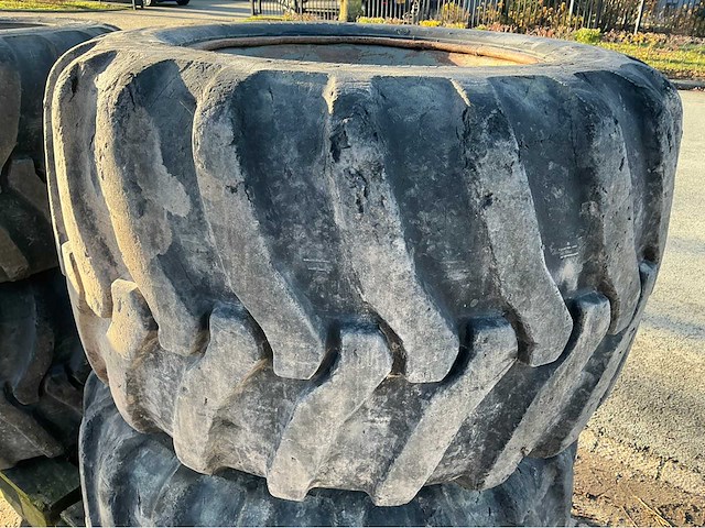 Mitas traction tr-12 excavator band en velg (4x) - afbeelding 7 van  9