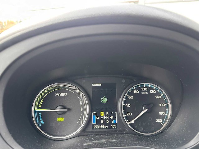 Mitsubishi - 2014 - outlander - 2.0 phev business ed - 2-tvn-94 - afbeelding 8 van  16