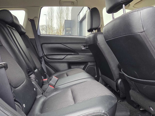 Mitsubishi - 2015 - outlander - 2.0 phev be x-line - 2-zpf-87 - afbeelding 15 van  25