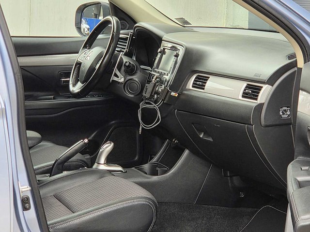 Mitsubishi - 2015 - outlander - 2.0 phev be x-line - 2-zpf-87 - afbeelding 16 van  25