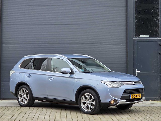 Mitsubishi - 2015 - outlander - 2.0 phev be x-line - 2-zpf-87 - afbeelding 19 van  25