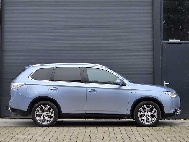 Mitsubishi - 2015 - outlander - 2.0 phev be x-line - 2-zpf-87 - afbeelding 20 van  25