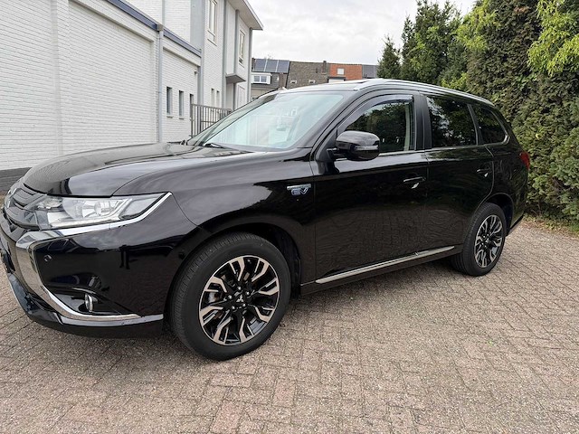 Mitsubishi - 2015 - outlander - 2.0 phev exec. ed. - personenauto - afbeelding 2 van  4