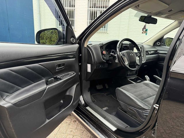 Mitsubishi - 2015 - outlander - 2.0 phev exec. ed. - personenauto - afbeelding 4 van  4