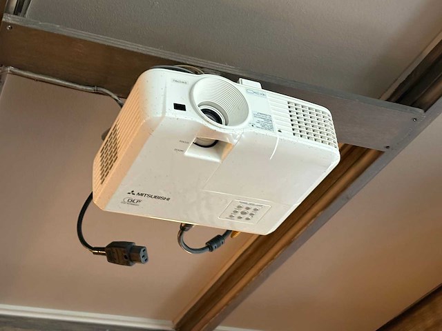Mitsubishi - beamer - afbeelding 3 van  3
