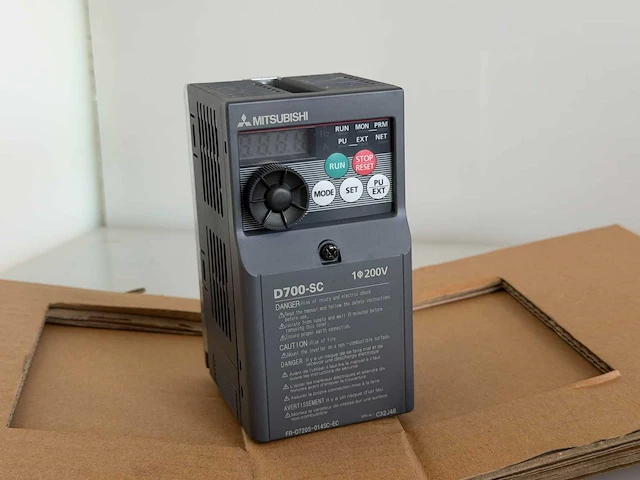 Mitsubishi - d700-sc - frequentieomvormer - afbeelding 1 van  5