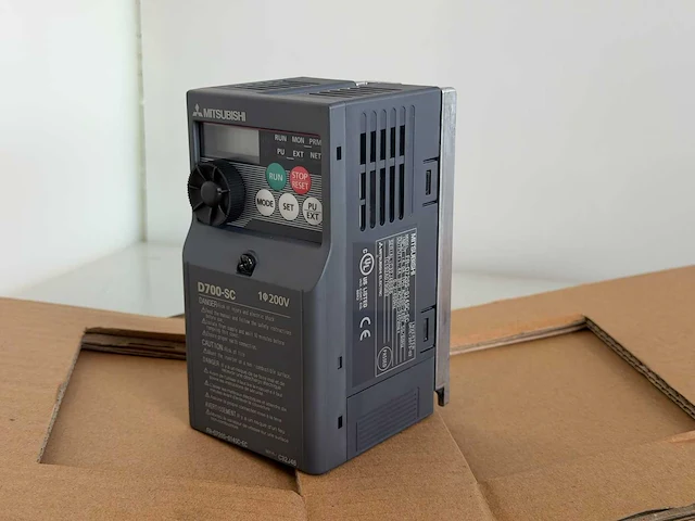 Mitsubishi - d700-sc - frequentieomvormer - afbeelding 4 van  5