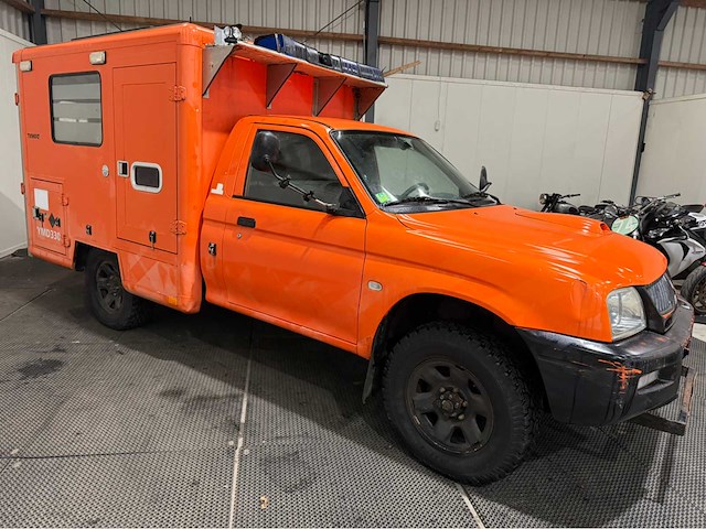 Mitsubishi - l 200 - 4x4 - ex reddingsbrigade - bedrijfswagen - 2006 - afbeelding 35 van  35