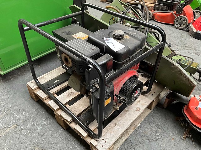 Mitsubishi - mgk 5000 - stroomgenerator - afbeelding 1 van  6