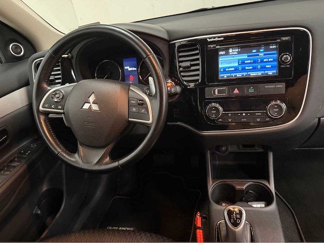 Mitsubishi - outlander - 2.0 phev - business ed - personenauto - 2014 - afbeelding 1 van  31