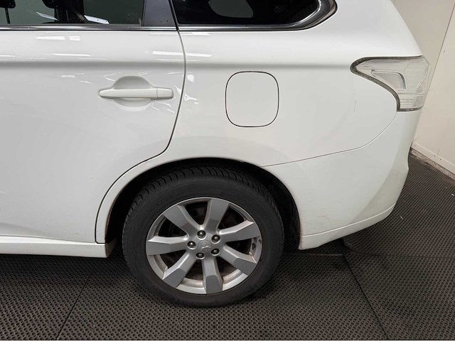 Mitsubishi - outlander - 2.0 phev - business ed - personenauto - 2014 - afbeelding 21 van  31