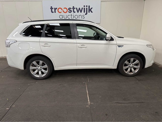 Mitsubishi - outlander - 2.0 phev - business ed - personenauto - 2014 - afbeelding 29 van  31