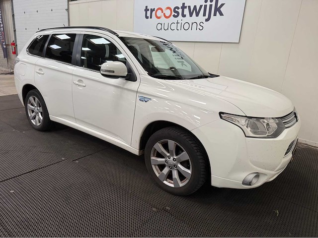 Mitsubishi - outlander - 2.0 phev - business ed - personenauto - 2014 - afbeelding 30 van  31