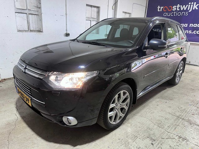 Mitsubishi - outlander - 2.0 phev instyle - 6-trz-39- 2014 - afbeelding 1 van  9
