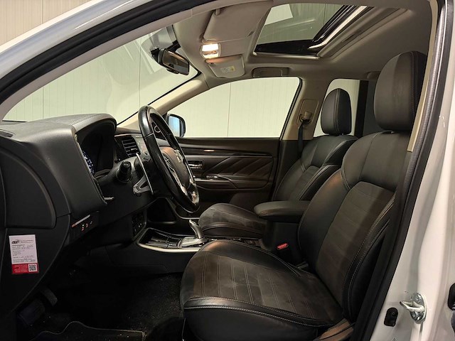 Mitsubishi - outlander - 2.4 phev intense+ - car - 2019 xt-308-h iaw - afbeelding 4 van  19