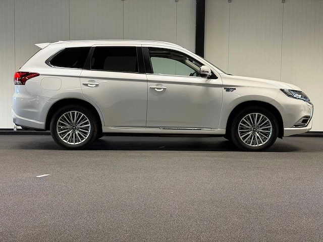 Mitsubishi - outlander - 2.4 phev intense+ - car - 2019 xt-308-h iaw - afbeelding 12 van  19