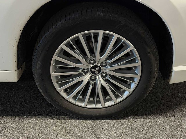 Mitsubishi - outlander - 2.4 phev intense+ - car - 2019 xt-308-h iaw - afbeelding 14 van  19