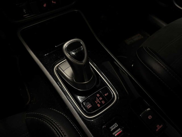 Mitsubishi - outlander - 2.4 phev intense+ - car - 2019 xt-308-h iaw - afbeelding 18 van  19