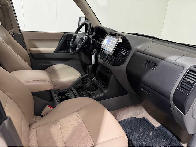 Mitsubishi - pajero - 7 persoons - 4x4 - benzine - personenauto - 2000 - afbeelding 3 van  35