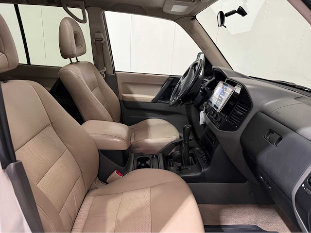 Mitsubishi - pajero - 7 persoons - 4x4 - benzine - personenauto - 2000 - afbeelding 10 van  35
