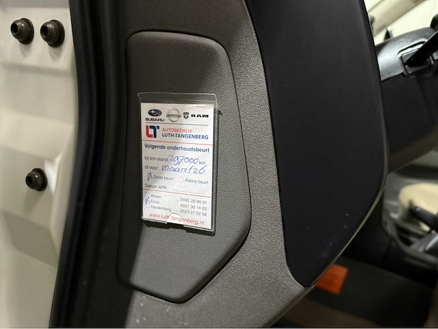 Mitsubishi - pajero - 7 persoons - 4x4 - benzine - personenauto - 2000 - afbeelding 22 van  35