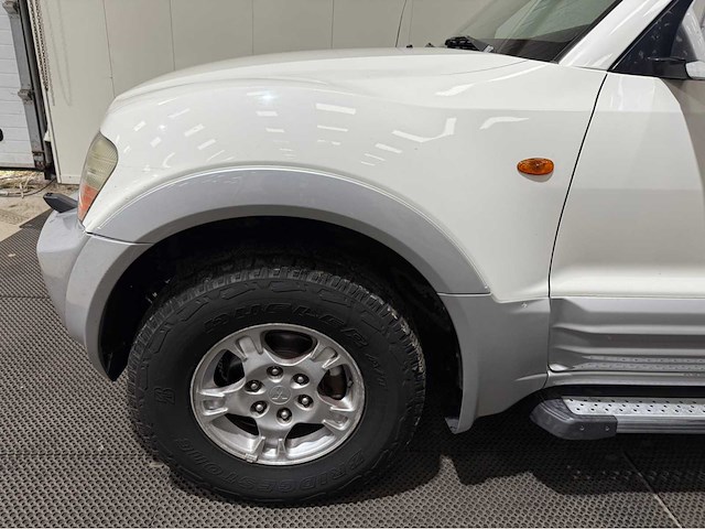 Mitsubishi - pajero - 7 persoons - 4x4 - benzine - personenauto - 2000 - afbeelding 25 van  35