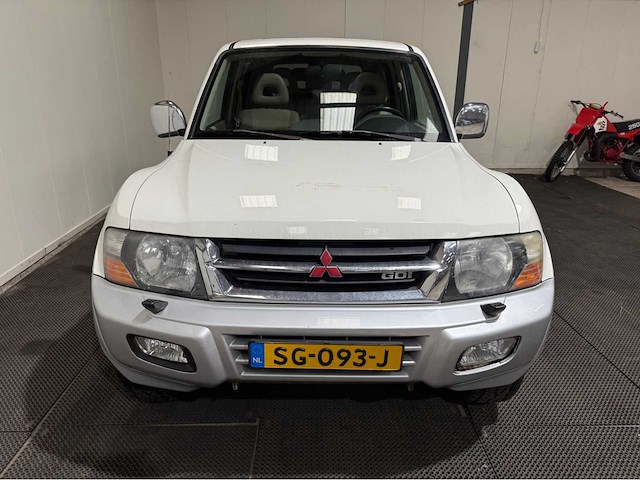 Mitsubishi - pajero - 7 persoons - 4x4 - benzine - personenauto - 2000 - afbeelding 33 van  35