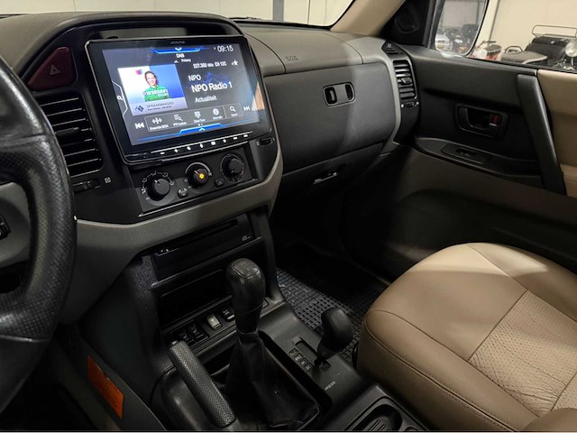 Mitsubishi - pajero - 7 persoons - 4x4 - benzine - personenauto - 2000 - afbeelding 14 van  35