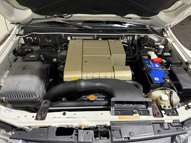 Mitsubishi - pajero - 7 persoons - 4x4 - benzine - personenauto - 2000 - afbeelding 17 van  35