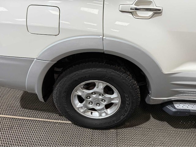 Mitsubishi - pajero - 7 persoons - 4x4 - benzine - personenauto - 2000 - afbeelding 24 van  35