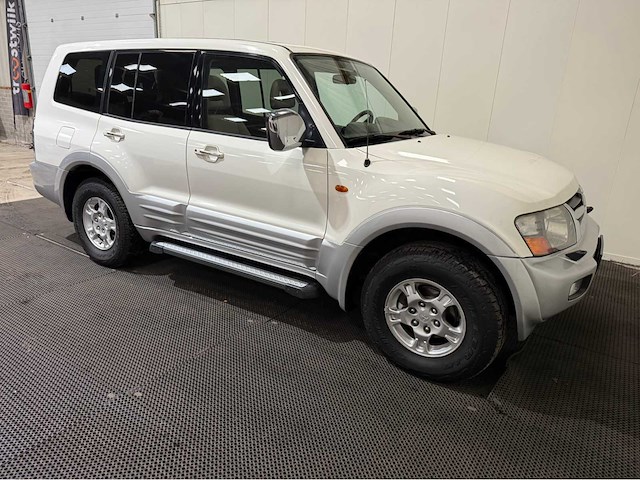 Mitsubishi - pajero - 7 persoons - 4x4 - benzine - personenauto - 2000 - afbeelding 32 van  35