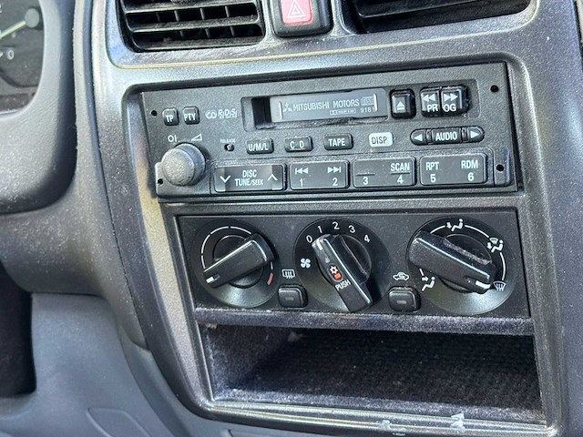 Mitsubishi - space star - 1.3 comfort - 2002 - 19-jj-nt - personenauto - afbeelding 2 van  12