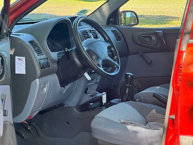 Mitsubishi - space star - 1.3 comfort - 2002 - 19-jj-nt - personenauto - afbeelding 12 van  12