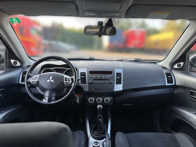 Mitsubishi -outlander 2.4 intense+ special edition 4-wd 7-persoons | 23-lsg-5 - afbeelding 24 van  32